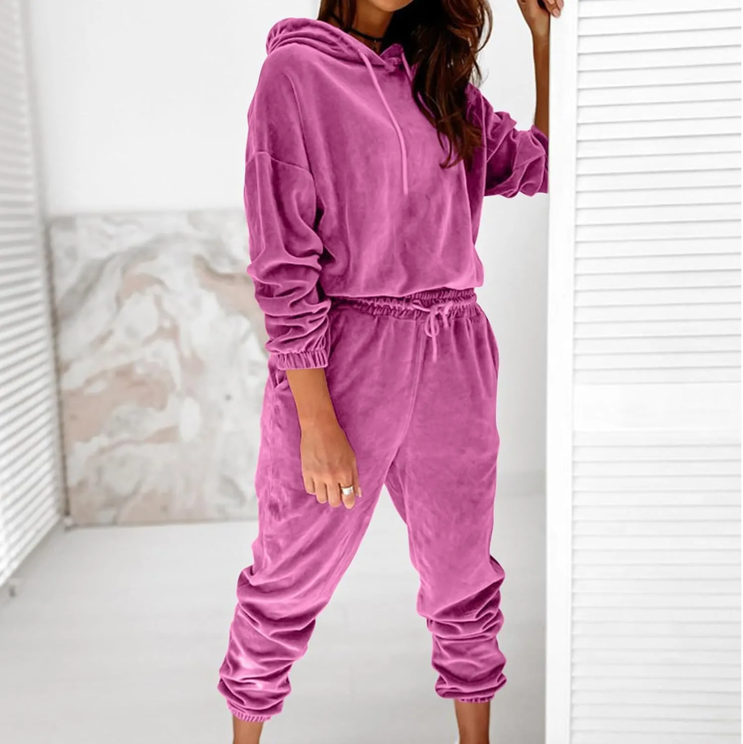 Lastesso Sweatsuits for Women Set 2 Piece Soft Velour Track Suits Vintage Sweatshirts Soft Sweatpants Classiac Track Suits